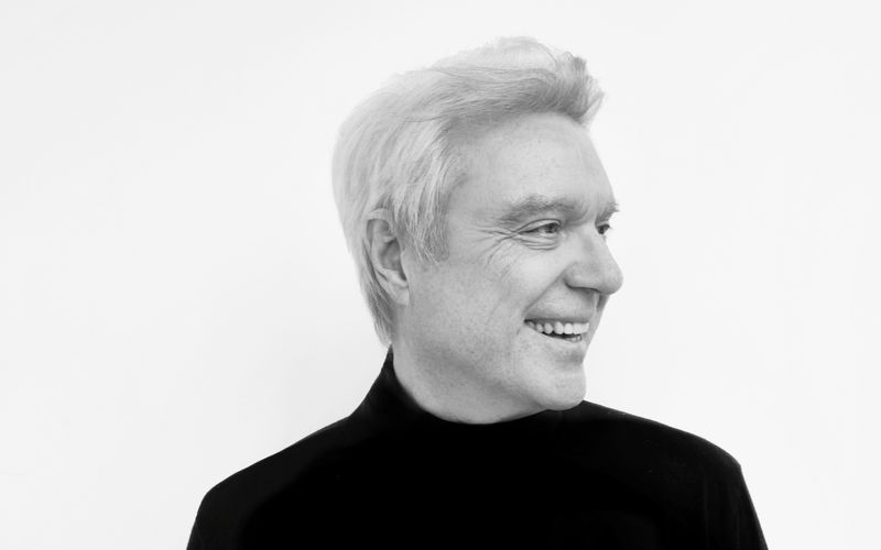 David Byrne veröffentlicht im September ein neues Album ("Who Is The Sky?"). Schon jetzt kann man die erste Vorab-Single "Everybody Laughs" hören.