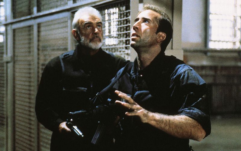 Zwei Oscar-Preisträger auf Alcatraz: Für uns zählt "The Rock - Fels der Entscheidung" (1996), der am Donnerstag, 19. Juni um 22.50 Uhr bei VOX zu sehen ist, zu den besten Actionfilmen aller Zeiten. Welche Kracher es noch in unser Ranking schaffen, sehen Sie in der Galerie ... 