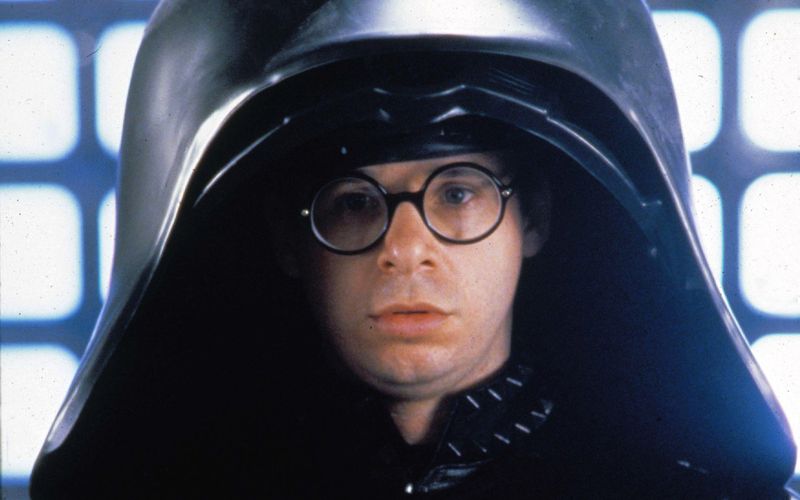 Rick Moranis hat sich in den letzten drei Jahrzehnten fast vollständig aus dem Filmgeschäft zurückgezogen. Feiert er in der Fortsetzung zu "Mel Brooks' Spaceballs" (Bild, erhältlich auf DVD, Blu-ray und als Video-on-Demand) sein Comeback als Lord Helmchen?