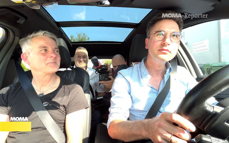 "Morgenmagazin"-Reporter Andreas Herz nahm erneut an einer Fahrprüfung teil...