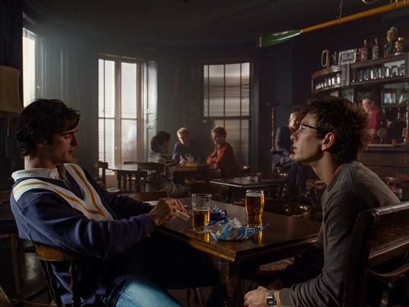2017 schnupperte Jacob Elordi (links) in "Pirates of the Caribbean: Salazars Rache" als Komparse erstmals Hollywood-Luft. Kurz darauf folgte dann der Durchbruch in der Netflix-Schmonzette "The Kissing Booth". Zwar würdigte er die am Ende drei Filme später als Schund herunter, und doch öffneten sie ihm die Tür zu großen Rollen - etwa im Aufreger-Film "Saltburn" (2023) an der Seite von Barry Keoghan.