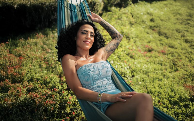 Sie ist die neue Single-Frau von "Make Love Fake Love": Elena Miras will die Männer testen.