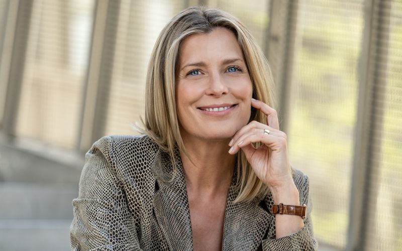 "heute-show extra - Die unglaubliche Geschichte von Elon Musk": In einem etwas anderen Porträt nimmt sich "heute show"-Mitarbeiterin Valerie Niehaus den reichsten Mann der Welt zur Brust.