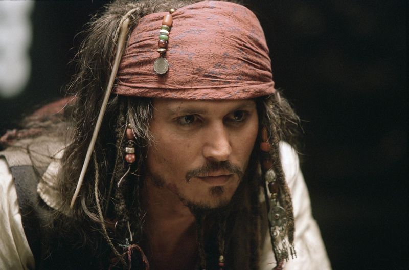Was für ein Typ: Johnny Depp begründete mit "Fluch der Karibik" nicht nur einen neuen Piratenhype, er nuschelte sich auch in tausende Frauenherzen. 