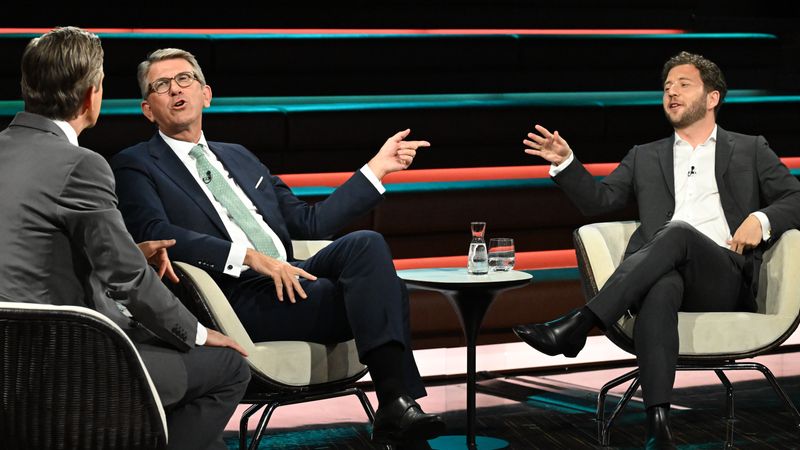 Der Kulturstaatsminister Wolfram Weimer (MItte) und Grünen-Chef Felix Banaszak (rechts) gerieten bei "Markus Lanz" heftig aneinander.