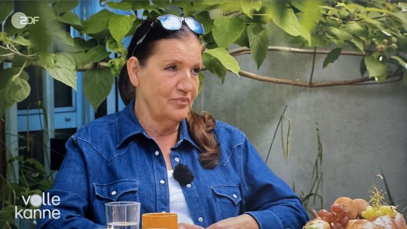Mehr als sechs Jahre kümmerte sich Katy Karrenbauer um ihren demenzkranken Vater: Im ZDF-Magazin "Volle Kanne" sprach sie nun über die Zeit und den Tod ihres Elternteils.