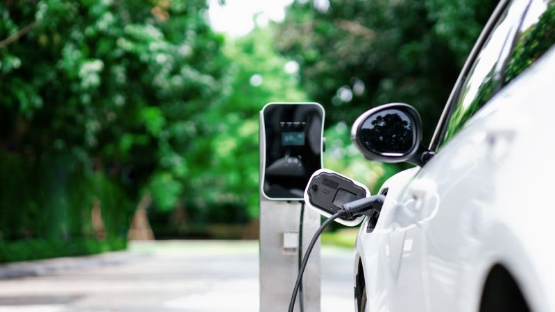 Aufladen teurer als Tanken