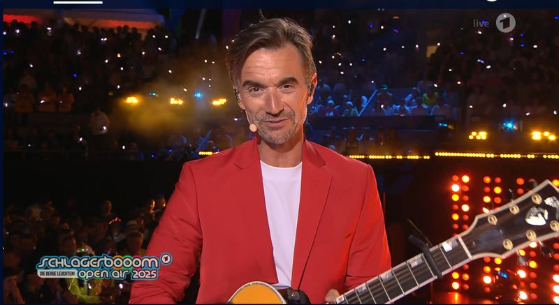 "Alles, alls Gute!" Florian Silbereisen schickte beim "Schlagerbooom" Grüße an Helene Fischer.