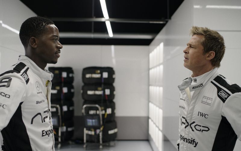 Sonny Hayes (Brad Pitt, rechts) soll mit seiner Erfahrung helfen, das APXGP-Team endlich in die Erfolgsspur zu bringen. Und vielleicht kann er ja auch dem überheblichen Rookie Joshua Pearce (Damson Idris) etwas beibringen?