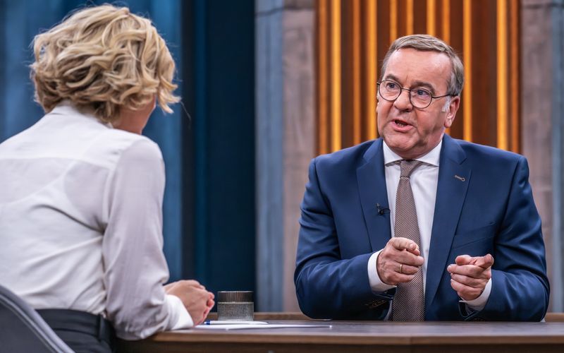Bundesverteidigungsminister Boris Pistorius (SPD) schließt eine Wiedereinführung der Wehrpflicht innerhalb der nächsten vier Jahre nicht aus.