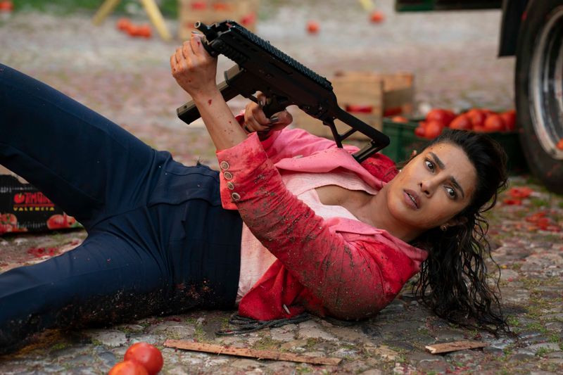 MI6-Agentin Noel Bisset (Priyanka Chopra Jonas) ist mit allen Wassern gewaschen und kennt Premier Sam Clarke (Idris Elba) "von früher".