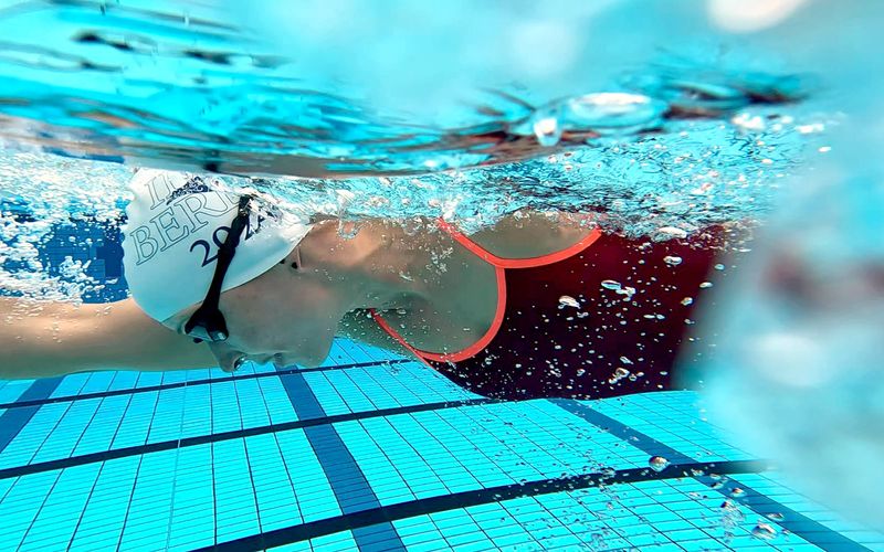 "Das Wasser ist mein Ruheort. Hier bin ich einfach ich selbst", sagt Tanja Scholz. Beim Schwimmen ist es beinahe so, als wäre der Unfall nie passiert.