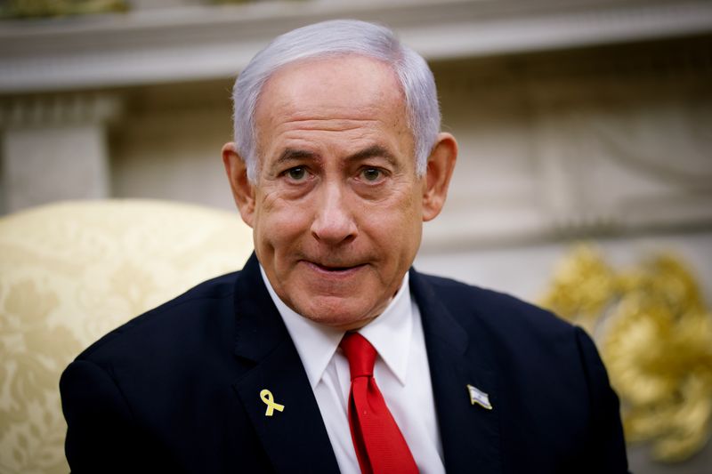 Dem israelischen Premierminister Benjamin Netanjahu wird Korruption und Bestechung im Amt vorgeworfen. Eine Doku enthüllt nun erstmals, wie die Verhöre durch die Polizei abliefen.