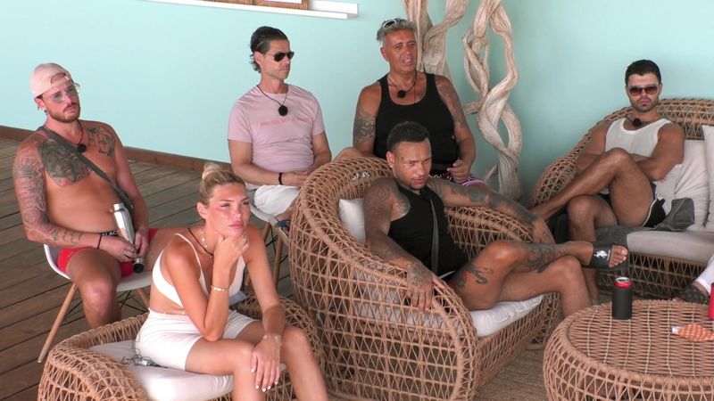 Zusammengekommen, um sich gegenseitig auszubooten: Bei "Kampf der Realitystars" (RTLZWEI) durfte der Meistbietende einen ungeliebten Konkurrenten aus der Sala schmeißen. 