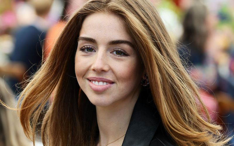 Zugegeben: In der aktuellen Thronfolge steht Prinzessin Alexia, die am 26. Juni ihren 20. Geburtstag feiert, "nur" auf Platz zwei. Dennoch könnte sie eines Tages Königin der Niederlande werden. Genauso wie diese Prinzessinnen und Prinzen: In der Galerie zeigen wir die aktuellen Herrscherinnen und Herscher der europäischen Königshäuser und Adelsgeschlechte sowie deren Nachfolgerinnen und Nachfolger. 