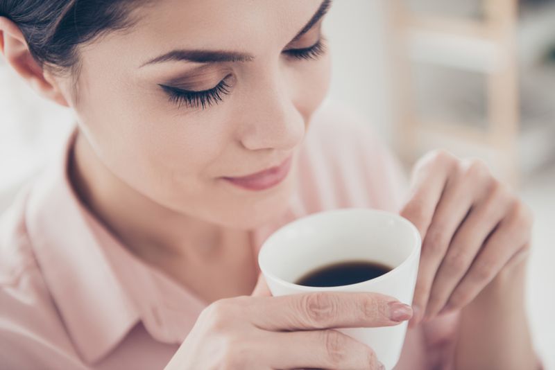 Mit weniger Zusätzen lässt sich Kaffee gesünder genießen.