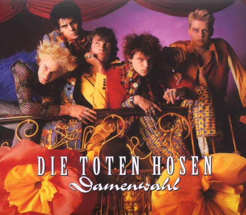 Mit ihrem dritten Album "Damenwahl" (1986) etablierten sich Die Toten Hosen als ernstzunehmende Stimme im deutschen Punkrock: Zwischen schwarzem Humor ("Freitag der 13."), beißender Gesellschaftskritik ("Schwarzwaldklinik") und Punk-Hymnen ("Wort zum Sonntag)" zeigt das Album eine Band, die weiß, was sie will - laut, direkt und unversöhnlich. 