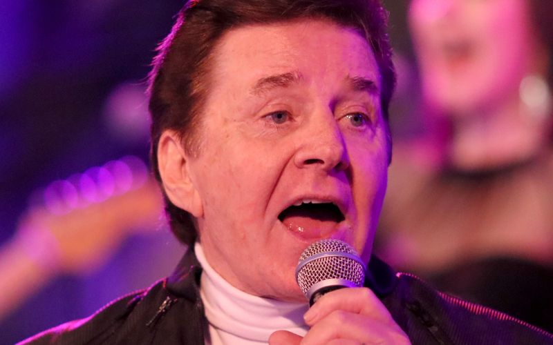 Der US-amerikanische Sänger und Schauspieler Bobby Sherman ist im Alter von 81 Jahren gestorben.