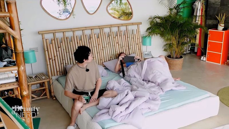 Inzwischen hat es (trashige) Sommer-Tradition: Bei ProSieben und Joyn startet die sechste Staffel "Beauty & the Nerd"! Für die Kandidatinnen und Kandidaten geht es in eine große Villa in Thailand. Allerlei Erlebnis-Premieren inklusive ...