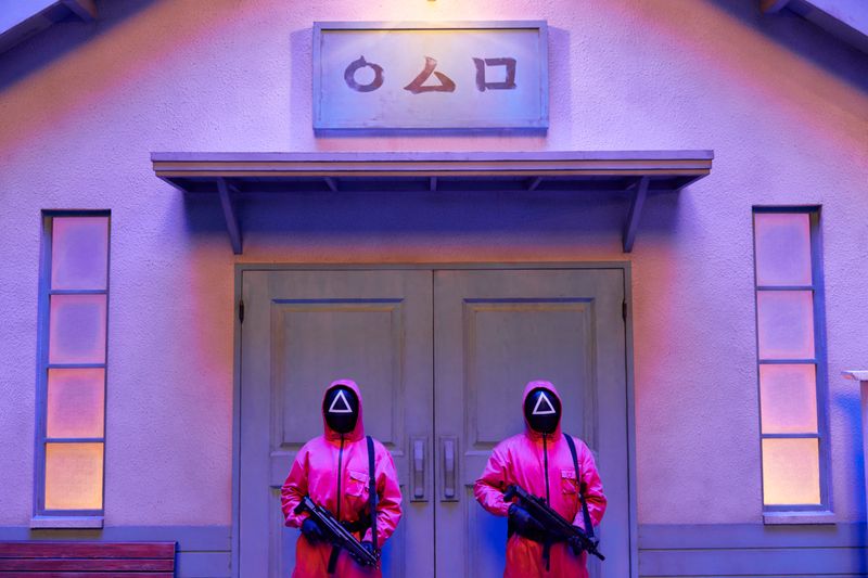 Die "Squid Game"-Soldaten in den pinken Anzügen sind trotz ihrer tödlichen Mission zum Kult geworden - und zum beliebten Halloween-Kostüm.