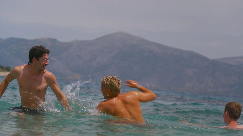 Neben der Arbeit an Umweltprojekten bleibt auf der griechischen Insel noch viel Zeit für Urlaubsentspannung.