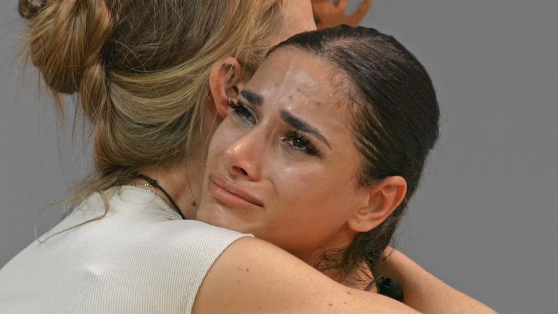 Im Reality-TV fließen die Tränen meist literweise. Dass bei "Prominent Getrennt" extra viel geheult wird, versteht sich von selbst - schließlich muss das dem "Sommerhaus" nachempfundene Format mit dem mal mehr, mal weniger unliebsamen Ex-Partner absolviert werden. Auch die vierte Staffel der RTL-Show startet emotional - unter anderem für die ehemalige "Bachelor"-Kandidatin Pamela Ghazal, genannt Pam (Bild).