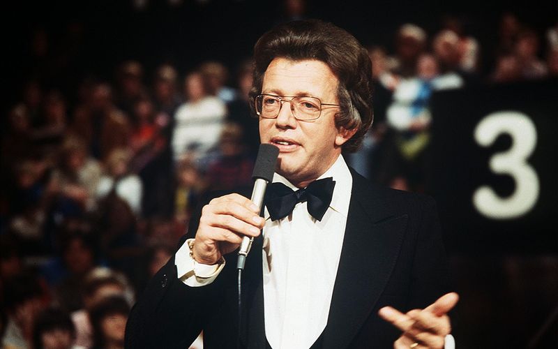 Dieter Thomas Heck trug mit seiner Chartshow "ZDF Hitparade" ab 1969 viel zur Popularität des deutschen Schlagers bei.