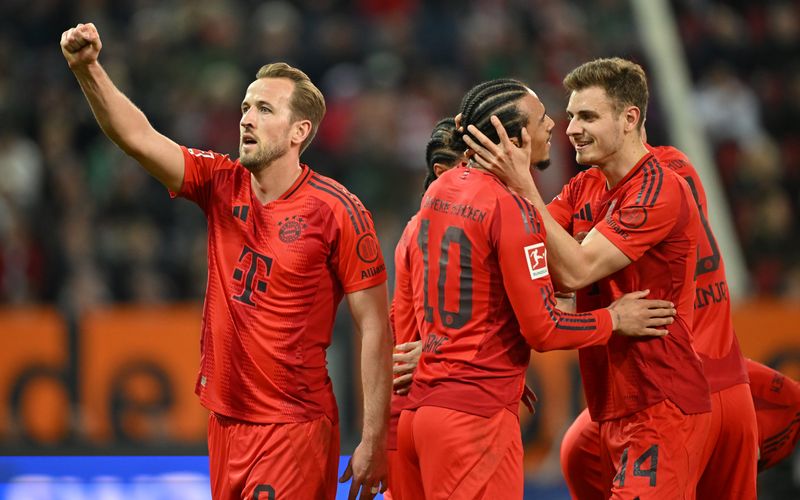 Jubeln Harry Kane (links) und seine Mitspieler vom FC Bayern bald bei RTL? Die Bertelsmann-Tochter kauft Sky Deutschland.  