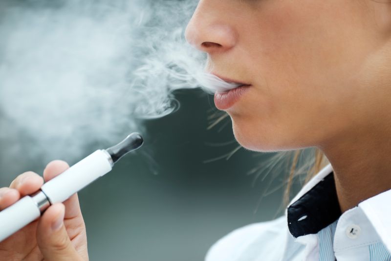 Einer Studie zufolge ist die Belastung durch Blei und Nickel in Vapes bis zu 1.000-mal höher als in herkömmlichen Zigaretten. 
