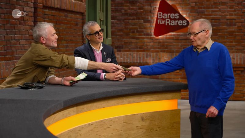 Christian Vechtel bietet 800 Euro und bringt die Konkurrenten endlich zum Schweigen: "Überteuert, aber ich will es haben!" Horst ist vom Gewinn überwältigt: "Dass es so viel gibt, da habe ich auch nicht mit gerechnet."
