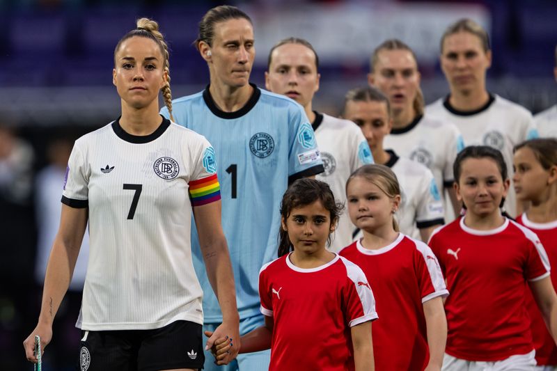 Giulia Gwinn führt die deutsche Mannschaft als Kapitänin beim Turnier in der Schweiz an.