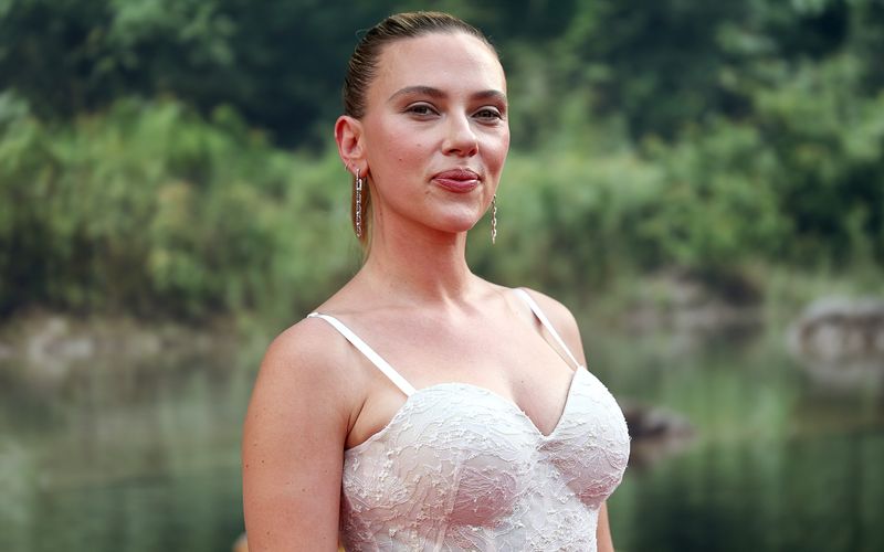 Einst war Scarlett Johansson ein Kinderstar, später wurde sie die sinnlichste Frau der Welt, die bestverdienende Schauspielerin Hollywoods, ein Multimilliarden-Kassenmagnet und mehrfache Mutter. Anlässlich ihres 40. Geburtstags am 22. November lassen wir ihre außergewöhnliche Karriere in Bildern Revue passieren ... 
