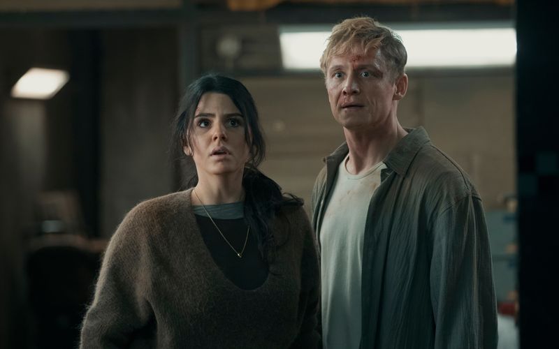 Olivia (Ruby O. Fee) und Tim (Matthias Schweighöfer) sind plötzlich Gefangene in ihrer eigenen Wohnung.