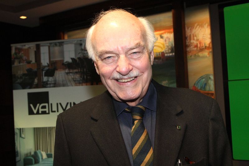 Er liest Hörbucher, gibt Lesungen und steht immer noch auf der Theaterbühne: Auch mit 90 ist Charles Brauer ein viel beschäftiger Mann.