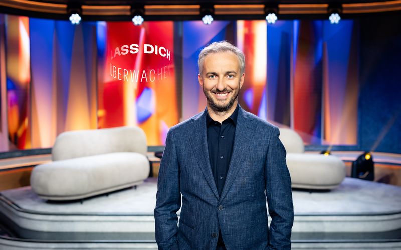 Jan Böhmermann taucht abermals in die Untiefen des Internets, um Menschen für ihren digitalen Fußabdruck zu sensibilisieren. 