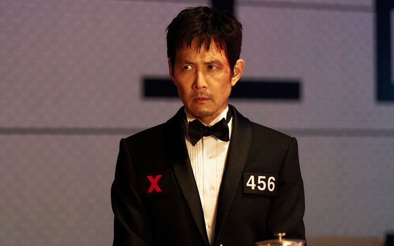 Gi-Hun (Lee Jung-jae) darf in Staffel drei des koreanischen Netflix-Superhits "Squid Game" seine Spieluniform sogar mal gegen einen eleganten Abendanzug tauschen. 