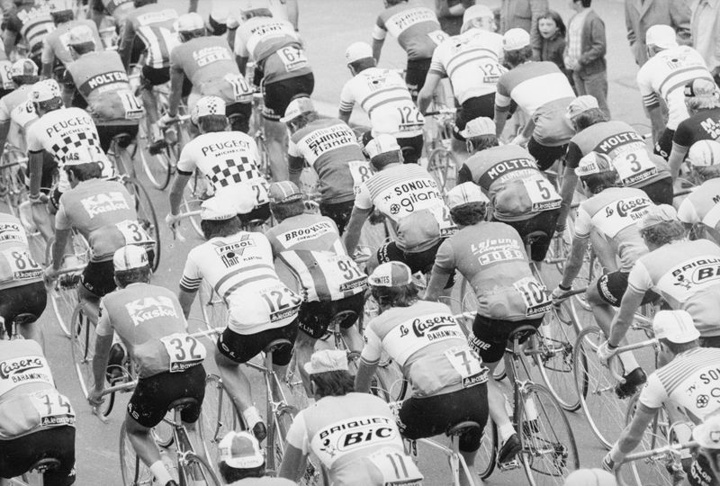 Die erste Tour de France fand 1903 statt. Das Rennen wurde ins Leben gerufen, um die Verkaufszahlen der Zeitschrift "L'Auto" zu steigern. Damals umfasste die Tour sechs Etappen und dauerte 19 Tage.