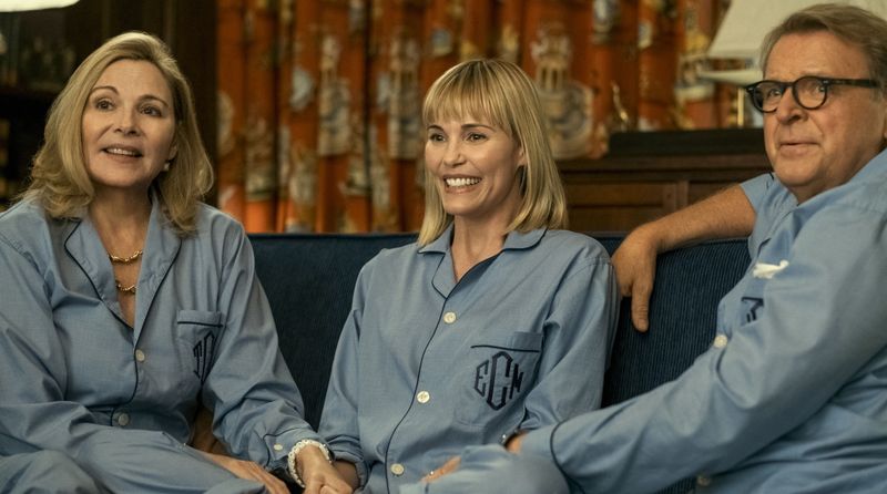 Ellies (Leslie Bibb, Mitte) Familie lebt im Überfluss: luxuriös, verwöhnt, versnobt. Mutter Tigger (Kim Cattrall) und Vater Bill (David Rasche) müssen erstmal mit dem Italiener warm werden. 