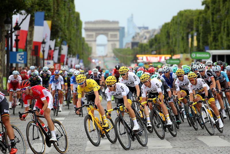 Die Tour de France zählt zu den spektakulärsten und traditionsreichsten Sportereignissen der Welt: Vom 5. bis 27. Juli rollen die Fahrer in der 112. Ausgabe des legendären Radrennens wieder durch atemberaubende Landschaften und kämpfen sich durch herausfordernde Etappen. In mehr als 120 Jahren sind viele kuriose, spannende und überraschende Geschichten entstanden. Einige davon sollten Sie unbedingt kennen ...