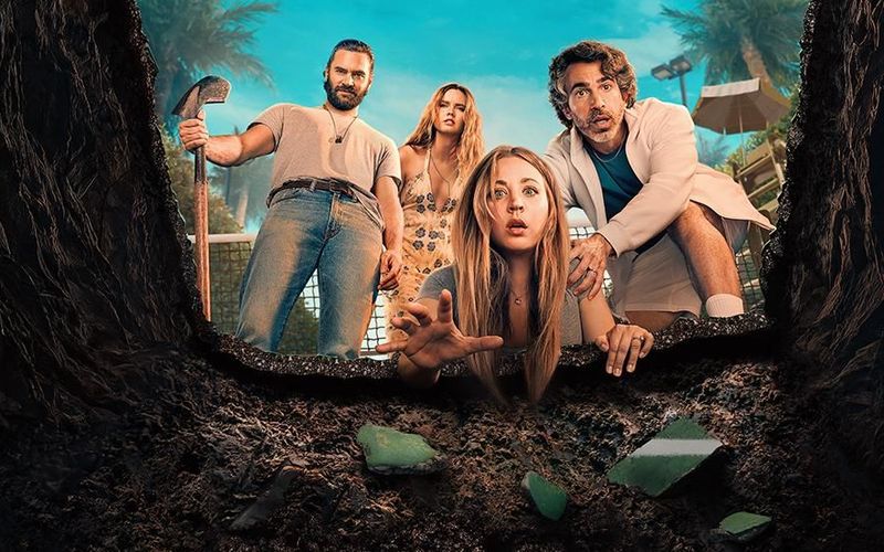 In der zweiten Staffel von "Based on a True Story - Spich oder stirb!" hält eine neue Mordserie Matt Pierce (Tom Bateman, links), Tory Thompson (Liana Liberato, zweite von links), Ava Bartlett (Kaley Cuoco) und Nathan Bartlett (Chris Messina) in Atem. 