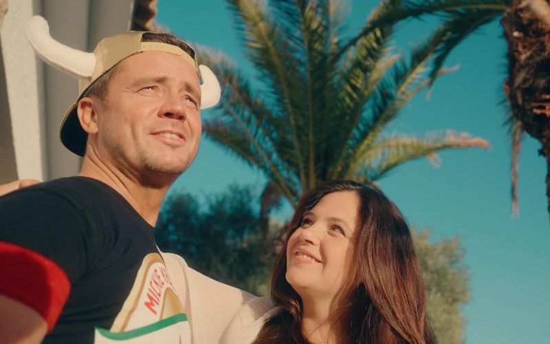 Lorenz Büffel lernte seine Frau in der Unterhaltungsbranche kennen - auf Mallorca, natürlich.