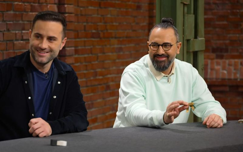 Ferdinand (rechts) ist der neue Händler bei "Bares für Rares".
