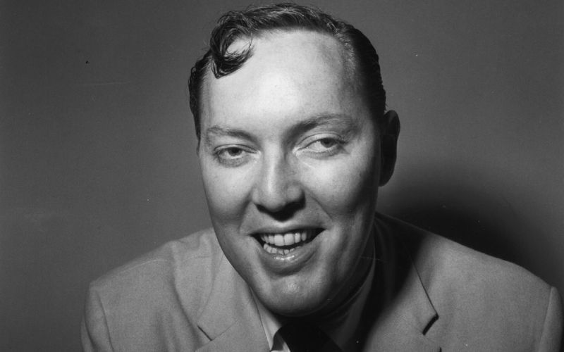 "One, two, three o'clock, four o'clock, rock!": 1954 landeten Bill Haley & His Comets mit "Rock Around The Clock" den ersten großen Hit der Rock'n'Roll-Ära. Die Musikjournalistin Lilian Roxon bezeichnete den Song einst als "Marseillaise einer weltweiten Teenager-Revolution".  Am 6. Juli hätte Haley seinen 100. Geburtstag gefeiert, aus diesem Anlass blicken wir in der Galerie auf die größten Rock'n'Roll-Pioniere zurück. 
