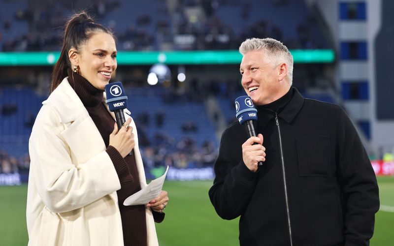Esther Sedlaczek und Bastian Schweinsteiger führen durch wichtige Fußball-Live-Übertragungen im Ersten.