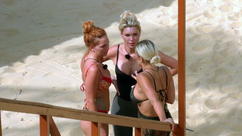 Wenn drei sich vertragen - lacht am Ende nur eine: Tara Tabitha (links) kam aus "Kampf der Realitystars" (RTLZWEI) besser raus als Giuliana Farfalla (MItte) und Laura Bond - nämlich als Siegerin und mit üppigem Preisgeld.