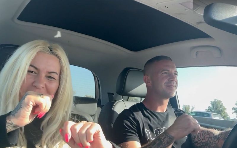 Ab nach Spanien: Mel und Addi sind guter Dinge. 