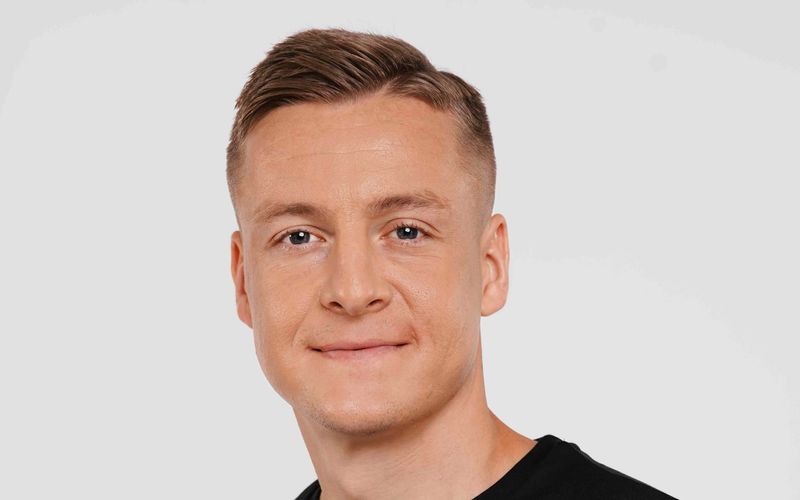 Felix Kroos, der selbst in der 2. Bundesliga gespielt hat, wird die Topspiele am Samstagabend durch sein Expertenwissen bereichern. Neben ihm steht auch der ehemalige Stürmerstar und heutige Trainer Patrick Helmes als Experte bereit. 