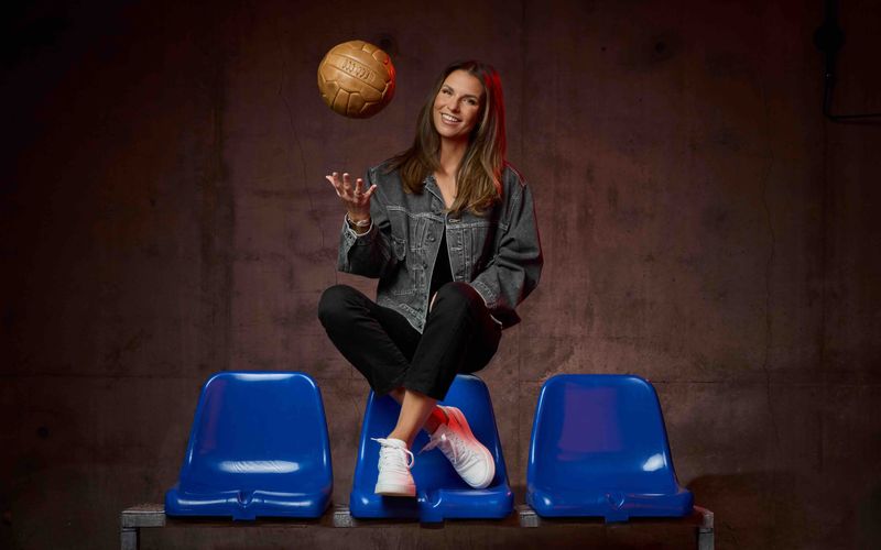 Auf vielen Kanälen und in unzähligen Formaten als Moderatorin oder Gast aktiv: Laura Wontorra. Nun jongliert sie auch in Liga 2 bei RTL mit dem Ball. 