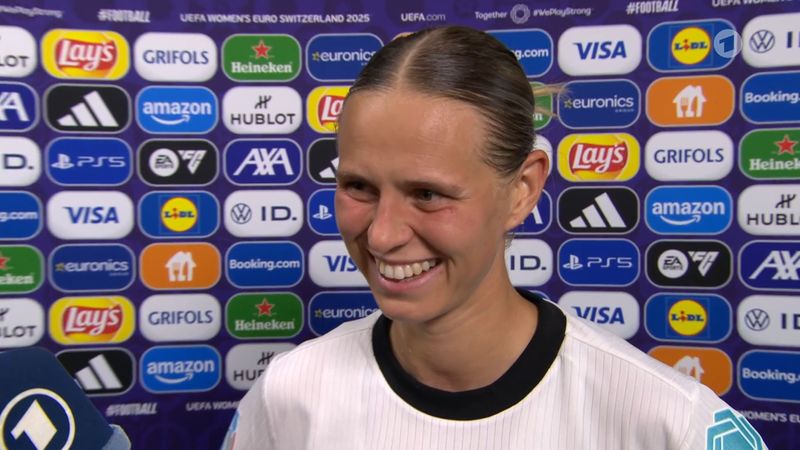 Klara Bühl wurde nach dem Spiel emotional: "Deshalb hatte ich so viel Energie auf dem Platz", kommentierte sie einen besonderen Glücksbringer.