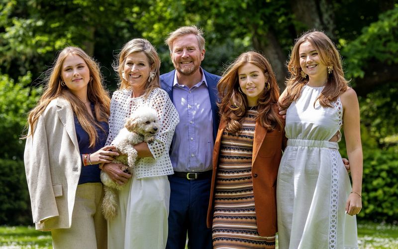 Prinzessin Amalia (links) wird ihren Eltern Königin Máxima (zweite von links) und König Willem-Alexander eines Tages auf den Thron folgen. Ihre jüngeren Schwestern Alexia (zweite von rechts) und Ariane (rechts) hingegen können ihre Berufswahl frei treffen. 